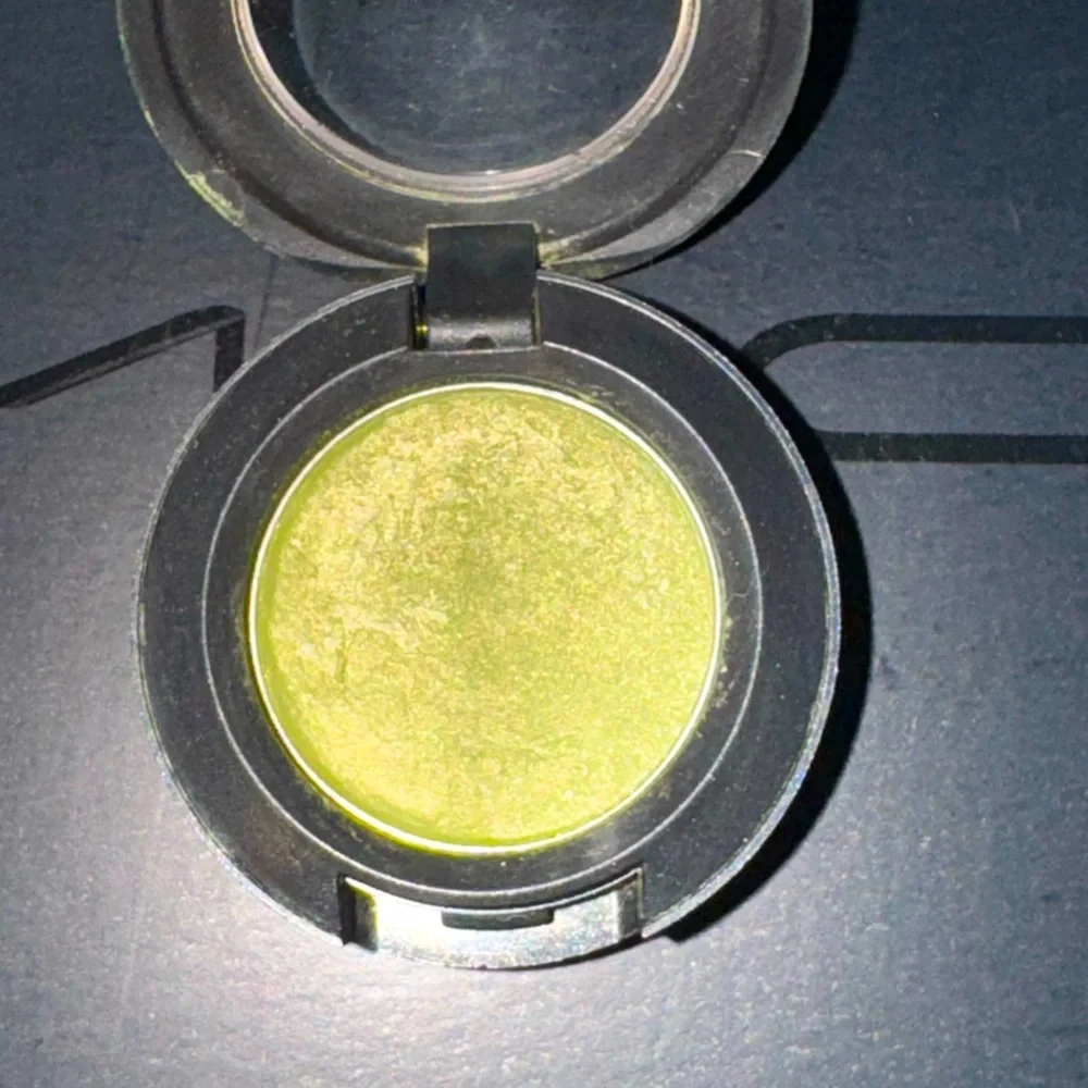 Mac juxt eyeshadow